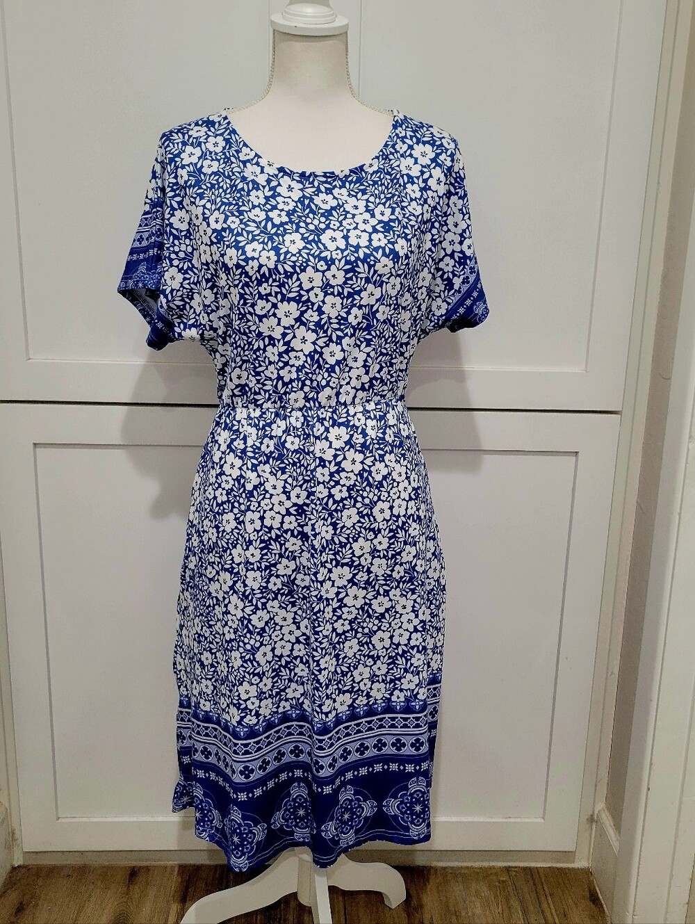 Pink Daisy Blue & White Floral Print Midi Dress | Size Medium